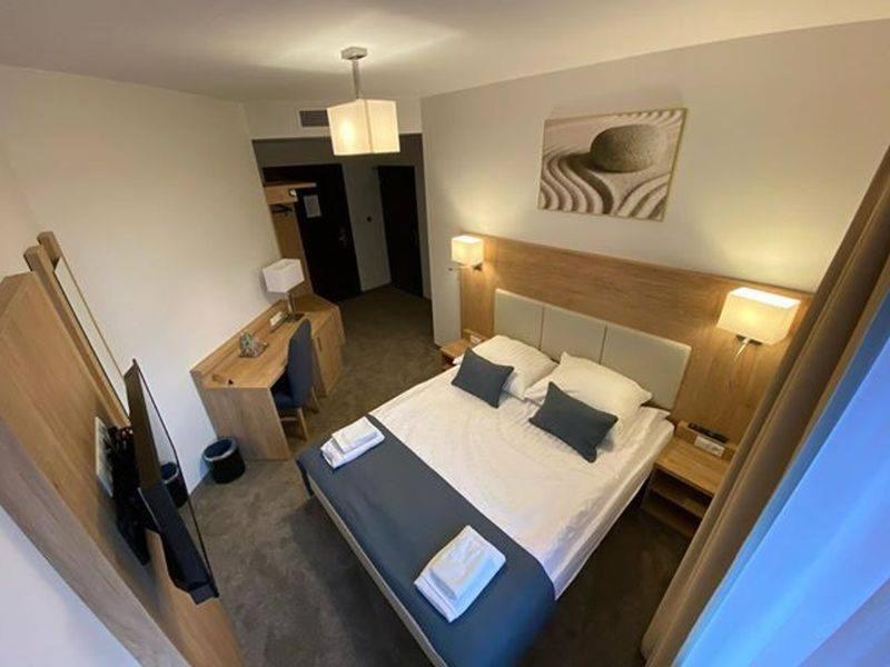 Hotel I Gospoda Pod Kamieniem Ліпниця-Мурована Екстер'єр фото